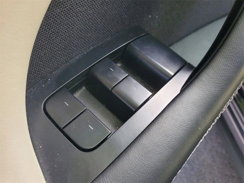 Used 2023 Tesla Model X image 17