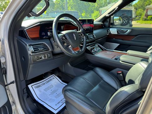 Used 2024 Lincoln Navigator Reserve AWD/4WD image 11
