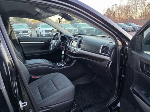 Used 2019 Toyota Highlander LE image 11