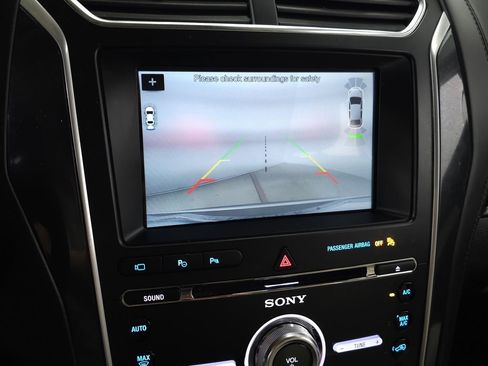 Used 2018 Ford Explorer Platinum image 28