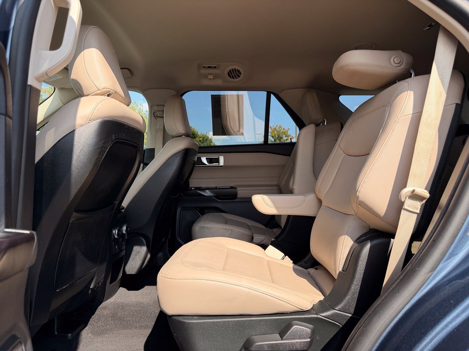Used 2020 Ford Explorer XLT w/ Equipment Group 202A RWD image 29