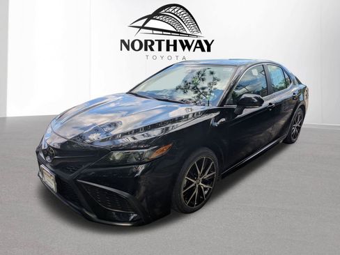 Used 2024 Toyota Camry SE w/ Cold Weather Package AWD/4WD image 5
