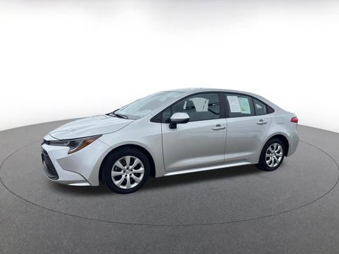 Used 2025 Toyota Corolla LE FWD image 4