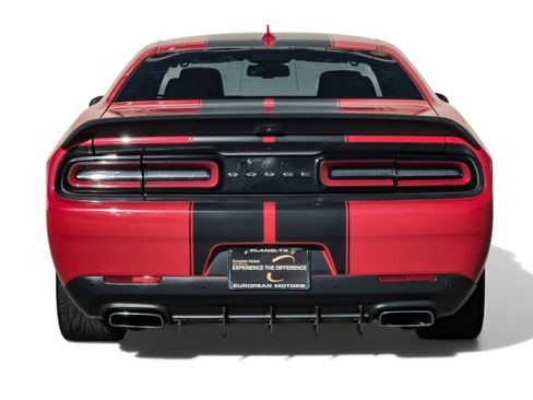Used 2015 Dodge Challenger SRT w/ Technology Group image 8
