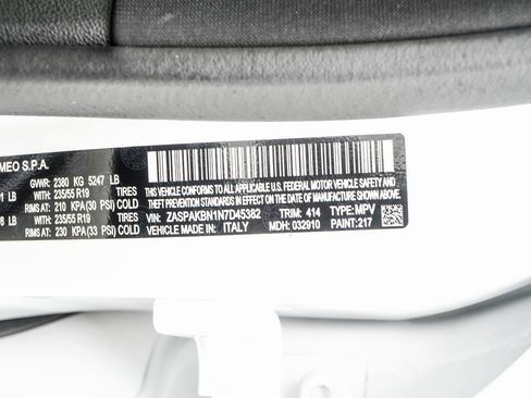 Used 2022 Alfa Romeo Stelvio Ti image 44