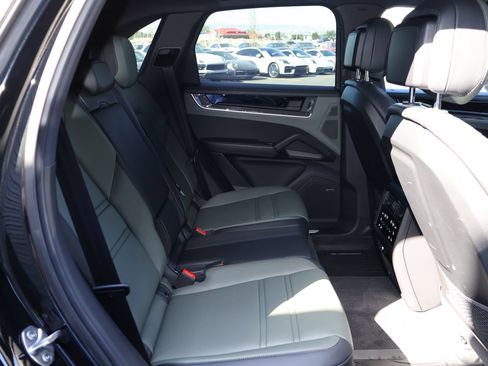 Certified 2025 Porsche Cayenne S AWD/4WD image 27