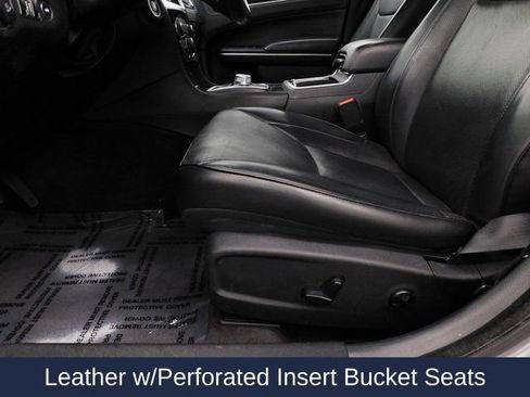 Used 2018 Chrysler 300 Limited image 20