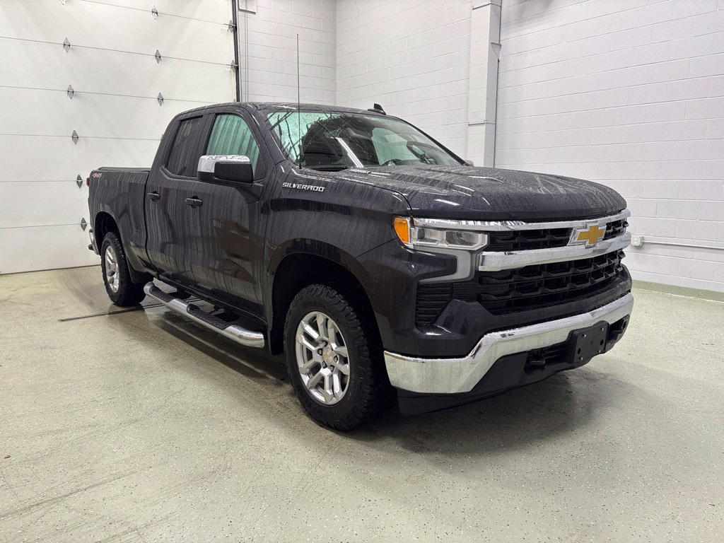 Used 2024 Chevrolet Silverado 1500 LT AWD/4WD image 2