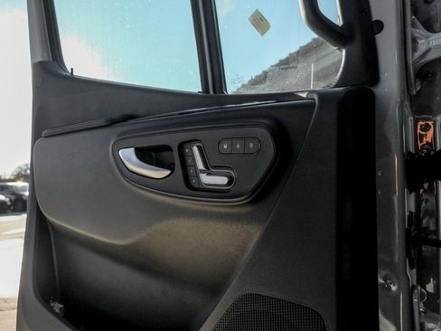 Used 2025 Mercedes-Benz Sprinter 2500 image 13