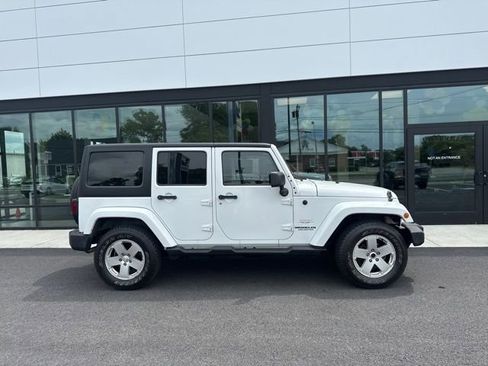 Used 2011 Jeep Wrangler Unlimited Sahara w/ Connectivity Group AWD/4WD image 2