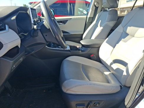 Used 2020 Toyota RAV4 Limited image 7