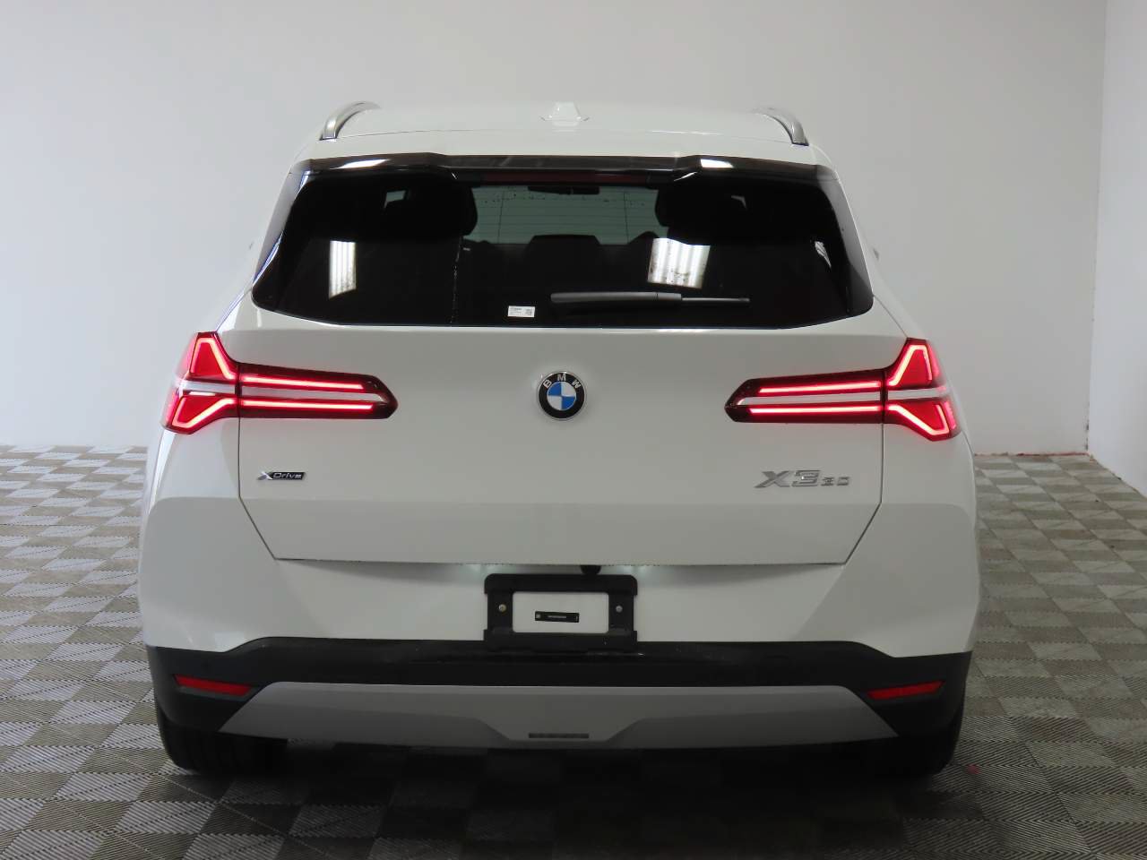 Used 2025 BMW X3 xDrive30i AWD/4WD image 4