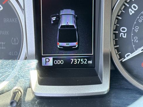 Used 2022 Toyota Tacoma SR5 w/ Technology Package RWD image 38