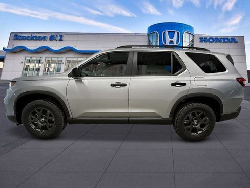 New 2025 Honda Pilot TrailSport image 2