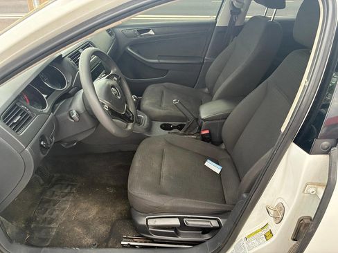 Used 2015 Volkswagen Jetta S image 2