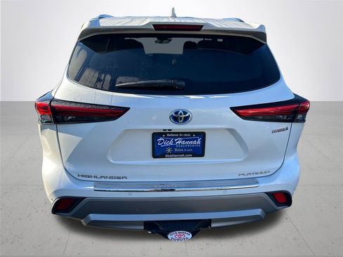 Used 2021 Toyota Highlander Platinum image 8
