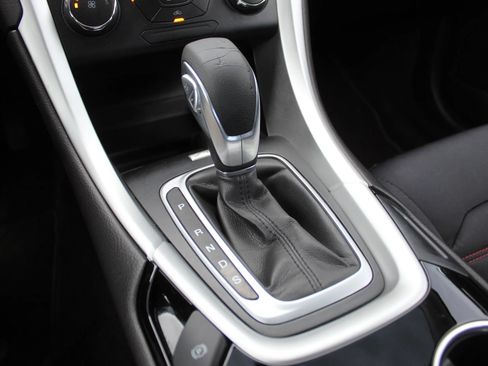 Used 2015 Ford Fusion SE w/ Equipment Group 201A FWD image 18