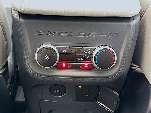 Used 2025 Ford Explorer Platinum w/ Ultimate Package AWD/4WD image 45