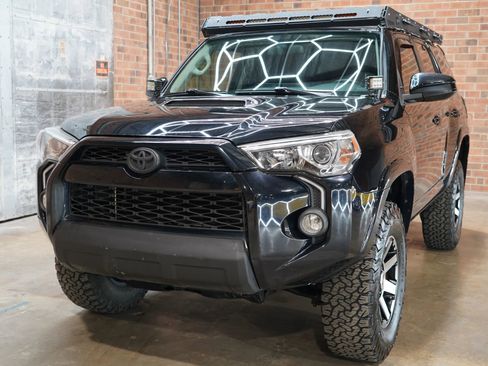 Used 2017 Toyota 4Runner TRD Off-Road image 6