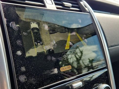 Used 2024 Land Rover Discovery S image 20