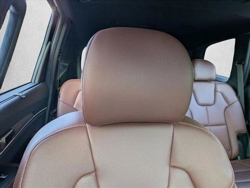 Used 2024 Kia Telluride EX w/ EX Captain's Chair Package FWD image 14