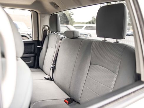 Used 2018 RAM 1500 Express AWD/4WD image 31