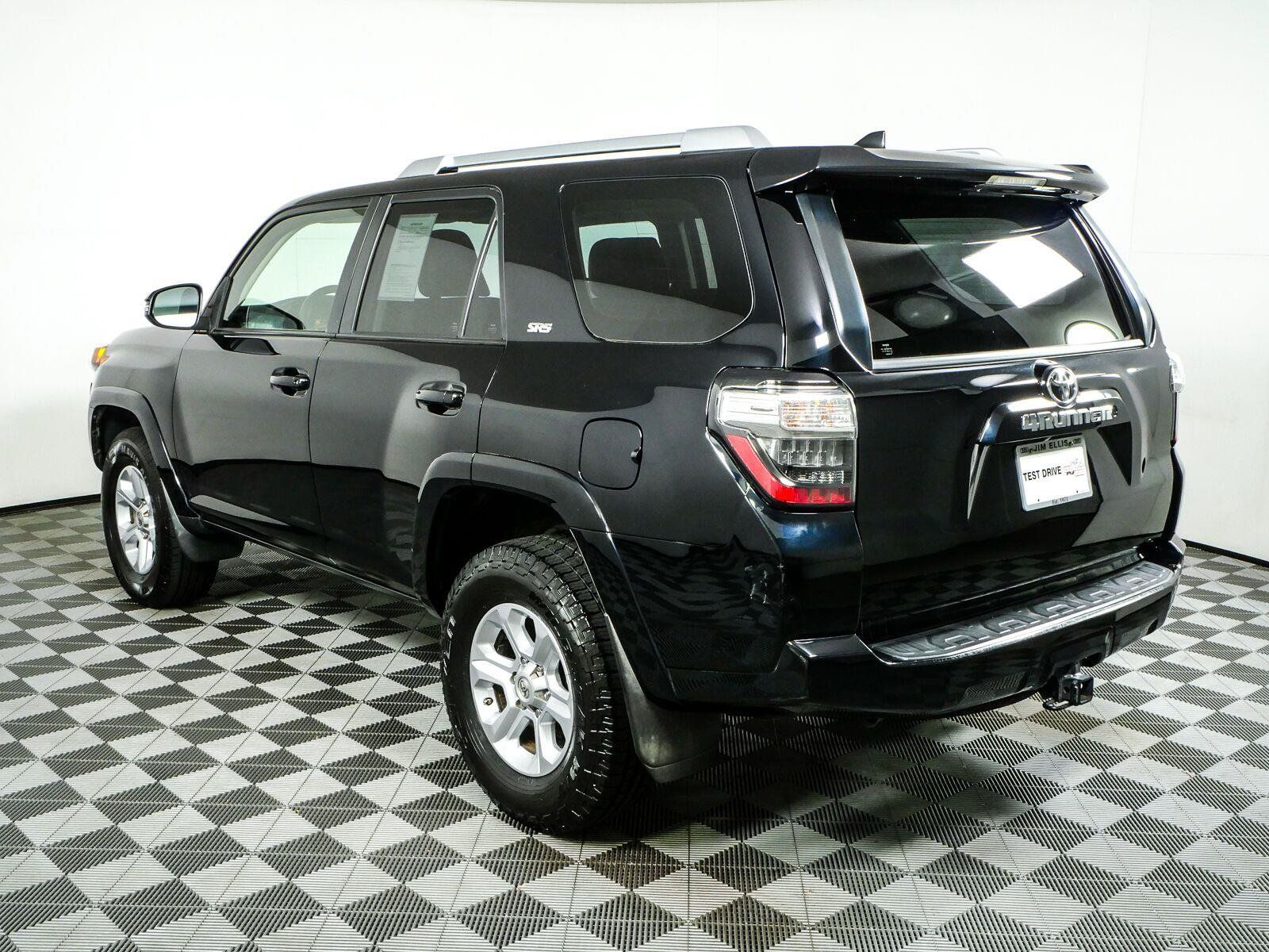 Used 2018 Toyota 4Runner SR5 Premium AWD/4WD image 29