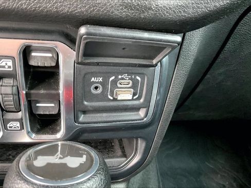 Used 2024 Jeep Wrangler Unlimited Sport AWD/4WD image 32