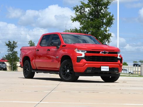 Used 2023 Chevrolet Silverado 1500 RST AWD/4WD image 2