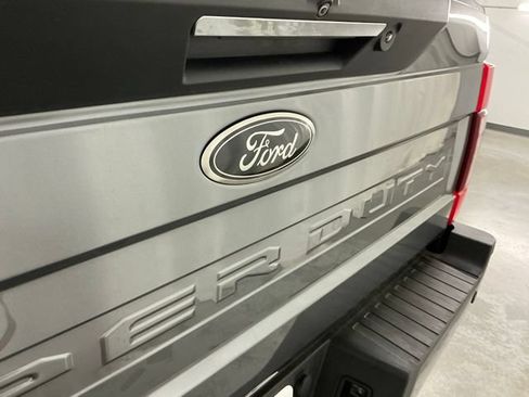 Used 2022 Ford F250 Lariat w/ Lariat Ultimate Package AWD/4WD image 7