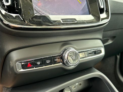 New 2026 Volvo XC40 B5 Core w/ Protection Package Premier image 18