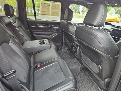 Used 2022 Jeep Grand Cherokee Trailhawk w/ Advanced Protech Group II AWD/4WD image 15