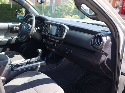 Used 2017 Toyota Tacoma TRD Off-Road RWD image 37