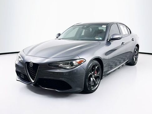 Used 2019 Alfa Romeo Giulia Ti Sport w/ Quick Order Package 22S Sport AWD/4WD image 3