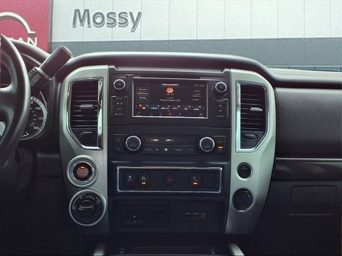 Used 2019 Nissan Titan SV w/ SV Convenience Package image 17