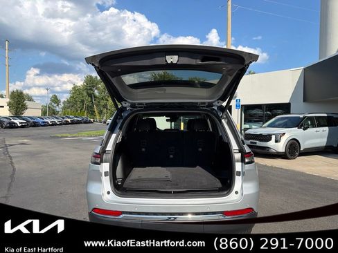 Used 2023 Jeep Grand Cherokee Limited AWD/4WD image 15