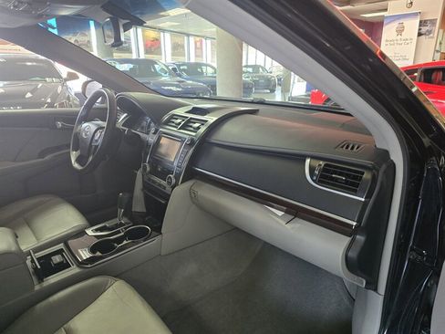 Used 2012 Toyota Camry XLE w/ Leather Pkg image 13