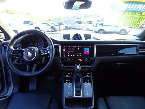 Used 2022 Porsche Macan image 19