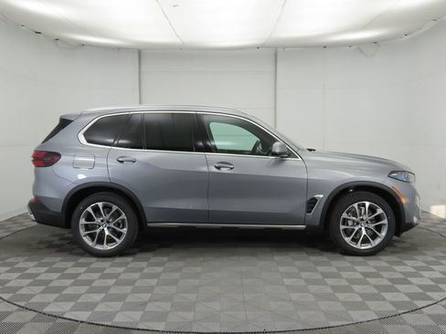 Certified 2025 BMW X5 xDrive40i w/ Parking Assistance Package image 4