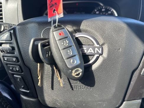 Used 2023 Nissan Frontier SV w/ SV Convenience Package image 32