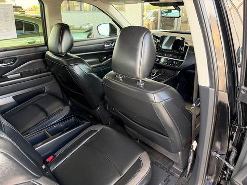 Used 2022 Nissan Pathfinder SL w/ SL Premium Package FWD image 29