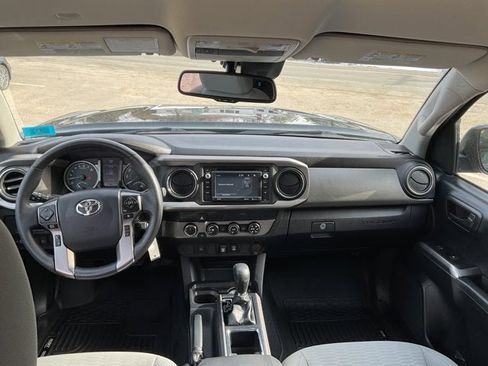 Used 2019 Toyota Tacoma SR5 AWD/4WD image 16
