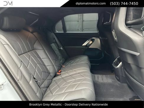 Used 2025 BMW i7 xDrive60 AWD/4WD image 21