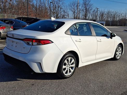 Used 2023 Toyota Corolla LE image 9