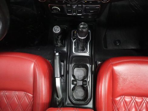 Used 2019 Jeep Wrangler Unlimited Sahara w/ Quick Order Package 24M Moab AWD/4WD image 39