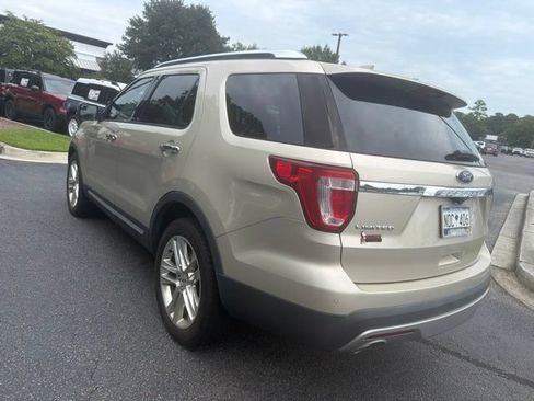 Used 2017 Ford Explorer Limited FWD image 8