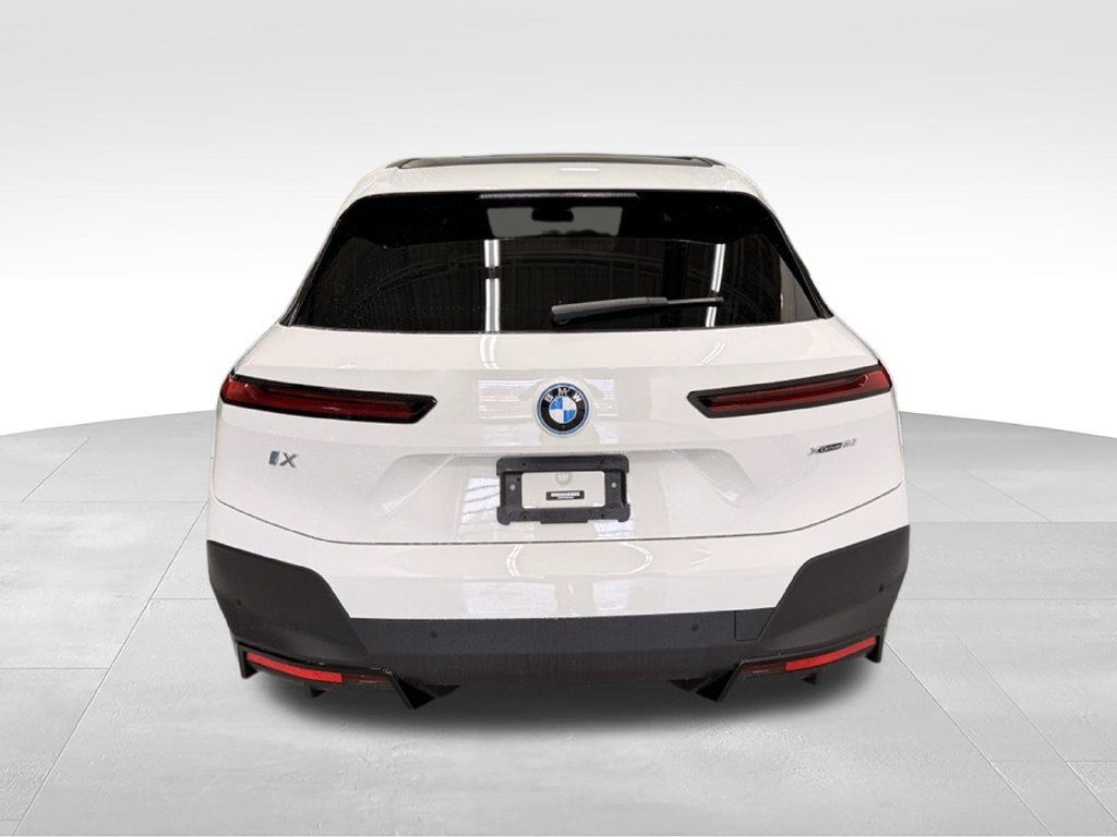 Used 2024 BMW iX xDrive50 AWD/4WD image 4