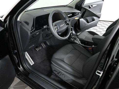 New 2025 Kia Niro EX Touring image 16