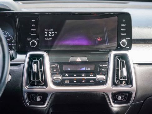 Certified 2023 Kia Sorento EX AWD/4WD image 12