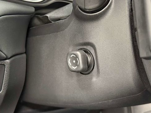 Used 2019 Toyota Avalon Touring image 19